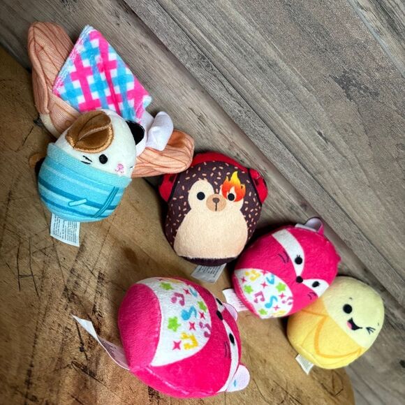 Squishville & Squishmallow Minis lot of 5 animals & bed good preused condition - Picture 1 of 11